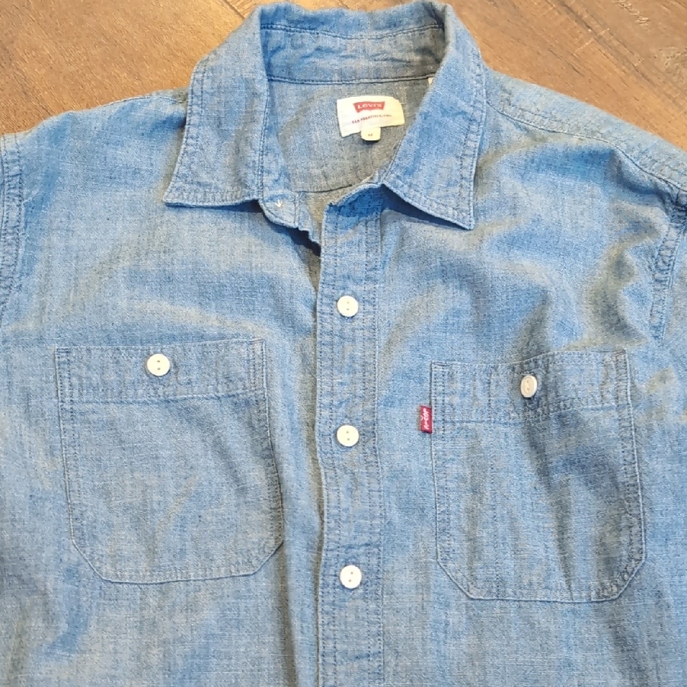Levi's Denim Women's Button Down Shirt - Picture 3 of 4